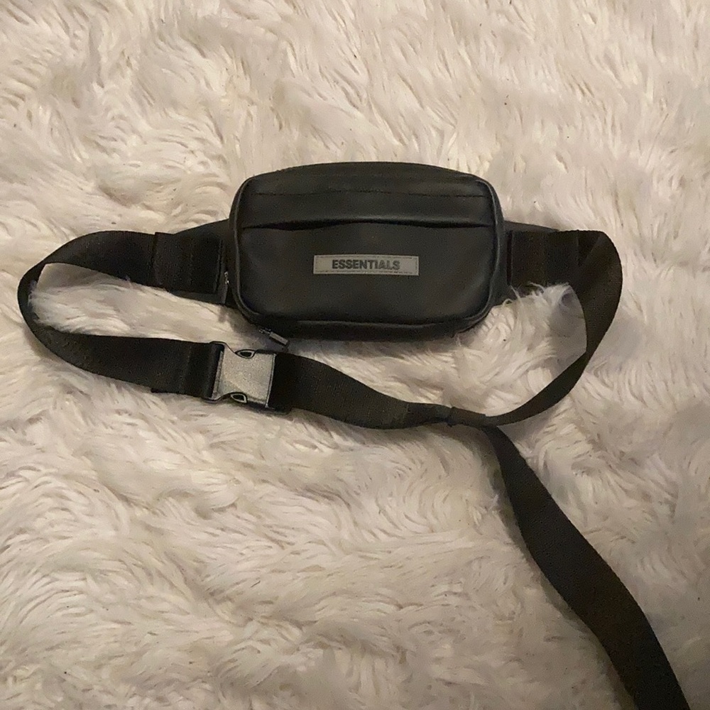 ESSENTIALS fanny pack